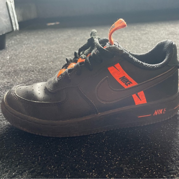 Boys Nike trainers - Picture 2 of 3